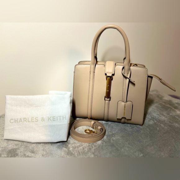 Charles and Keith Large Cesia Metallic Accent Tote Bag - Taupe NWOT - Picture 11 of 12